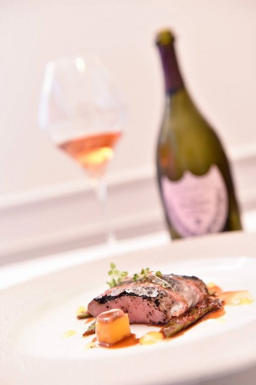 Dom Pérignon Rosé a Roma, lombatina di agnello alla marinara, fagiolini corallo e ananas con Dom Pérignon Rosé  2003