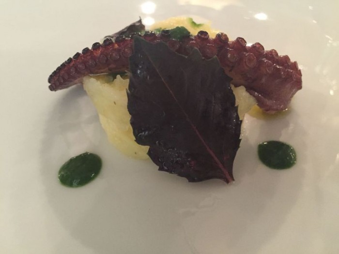 Le Colonne Marziale, polpo al Casavecchia con latte di bufala ai cereali e gelatina al caffé