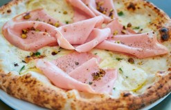 Pizza Napoletana E Mortadella Bolognese Sei Versioni Da Manicomio Luciano Pignataro Wine Blog