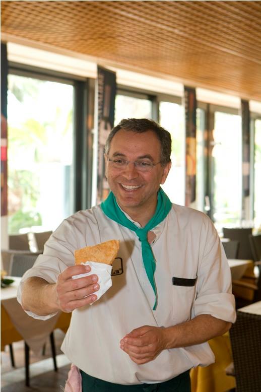 Maggio 2008: un giovane Enzo Coccia alle Strade della Mozzarella, la prima volta di un pizzaiolo in un congresso gastronomico.