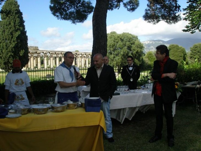 Maggio 2009: Enzo Coccia con Albert sapere e Luigi Cremona alle Strade della Mozzarella