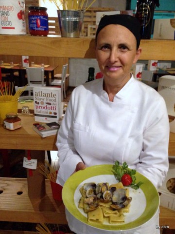 Genuino. Mamma Maria e i Paccheri con le vongole veraci e bottarga di muggine