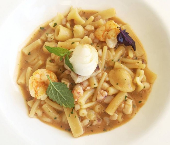 Mammà, minestra di pasta mista con crostacei e pesci di scoglio