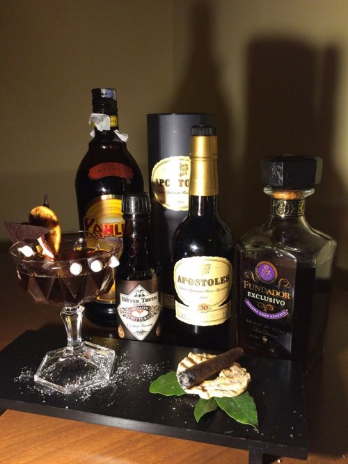 Aromatic Bitter Truth old time, postoles palo cortado Gonzales Byass, brandy spagnolo Fundador solera exclusivo reserva e sigaro toscano al caffè