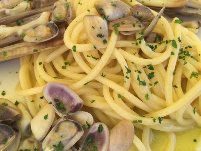Da Ninì a Bacoli, spaghettoni con telline e cannolicchi