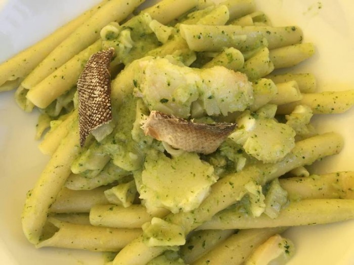Da Ninì a Bacoli, ziti spezzati con baccalà e broccoli