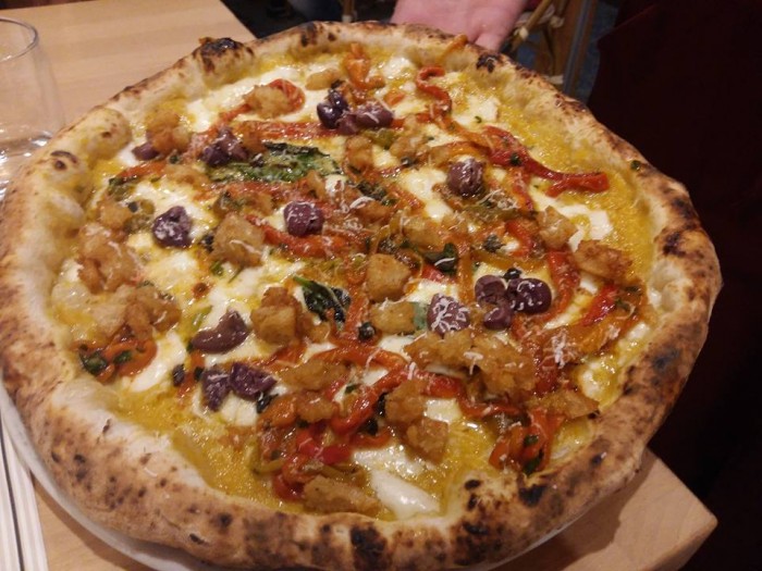 Pizza al peperone imbottito di Mimì alla Ferrovia dei Fratelli Salvi