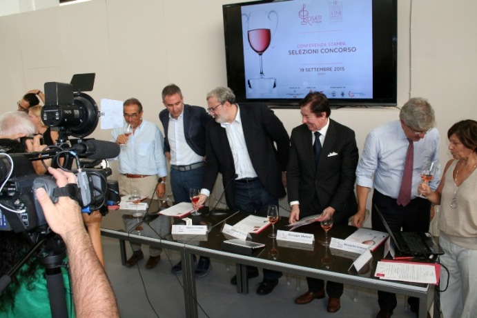 Presentazione del IV Concorso enologico nazionale dei vini rosati d’Italia con l'Assessore Leonardo Di Gioia, il Governatore pugliese Michele Emiliano e la Dott.ssa Rosa Fiore