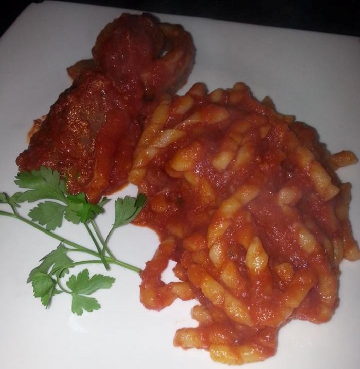 la braciola di capra al ragù e i fusilli