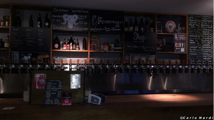 Particolare dell’immenso banco spine del Craft&Draft