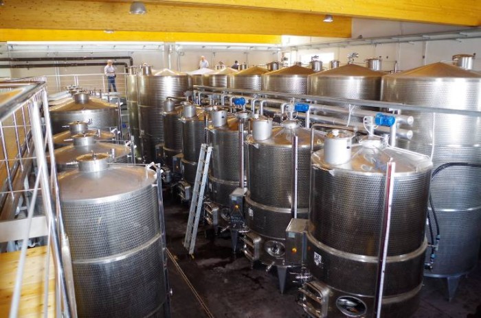 Tenute Eméra, silos di acciaio