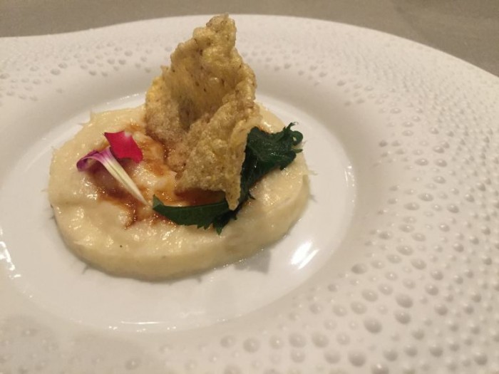 Armani, baccalà mantecato, riduzione al sake, foglia a ostrica e chips di polenta