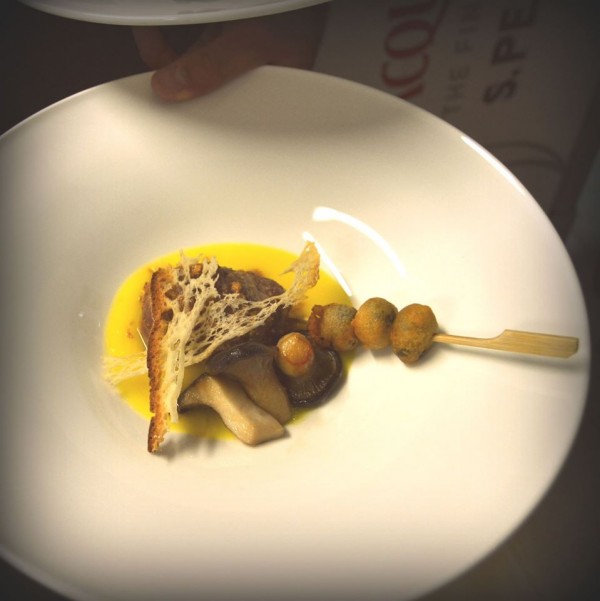 Gegè Mangano, Guancia di maialino da latte su purea di patate allo zafferano garganico e funghi cardoncelli