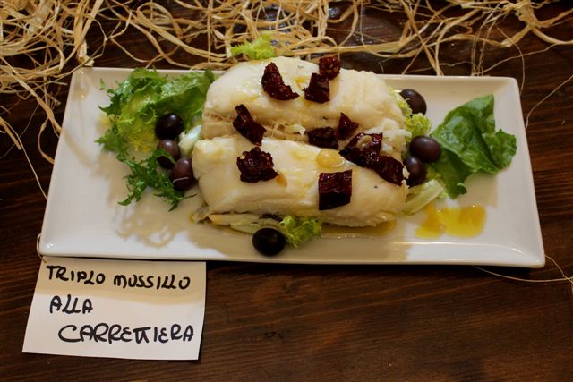 L’Osteria del Baccalà, mussillo di baccalà alla “carrettiera” con peperone crusco e olive caiazzane