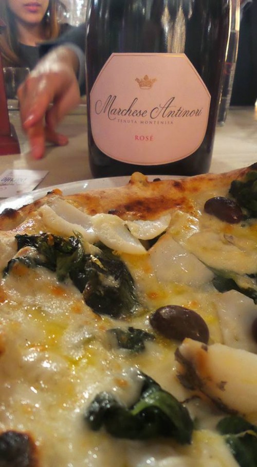 la pizza con baccalà, scarola, fior di latte dei monti lattari, olive e capperi di Giuseppe Pignalosa