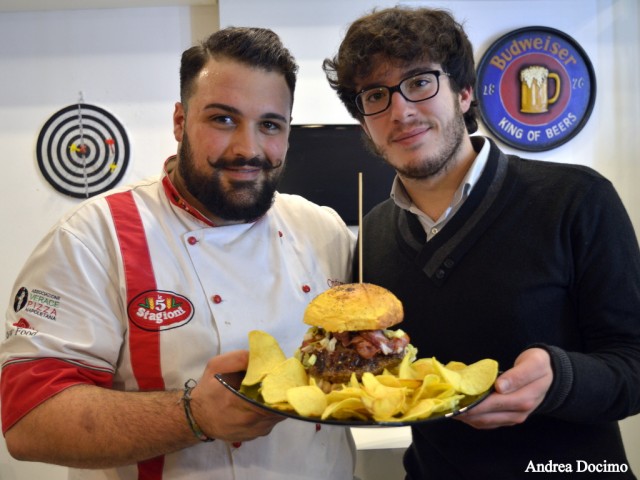 B-ZONE & La Taverna di Bacco. Cristiano De Rinaldi, Andrea Docimo e... Il Panino di Cristiano!