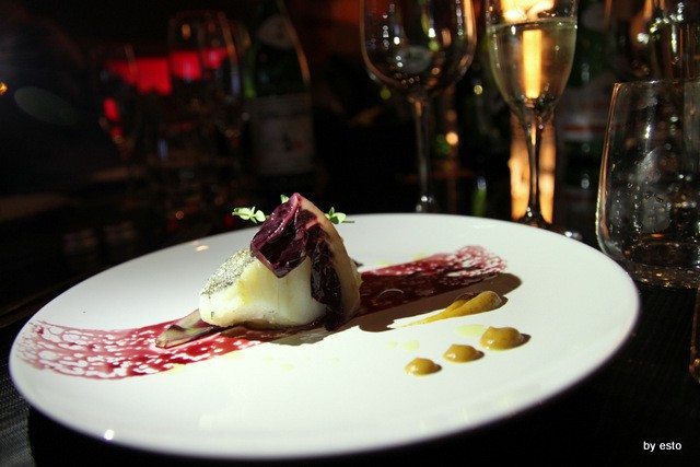 La Garçonne Restaurant & Music. Eduardo Estatico Baccalà al vapore, cipolla arrostita e radicchio di Treviso al Lacryma Christi del Vesuvio