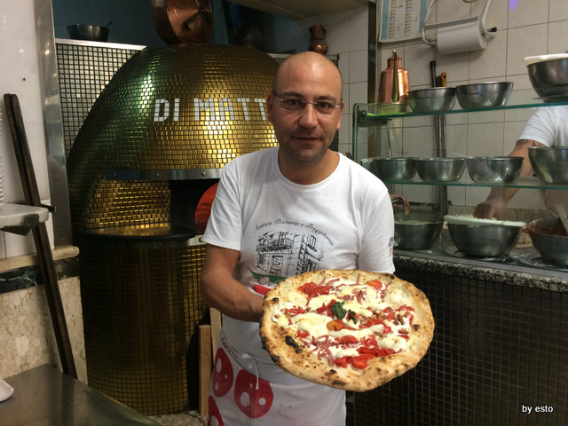 Pizzeria Di Matteo Via dei Tribunali. Salvatore Di Matteo