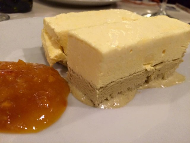 Arancia Blu,  semifreddo alla mandorla e pistacchio