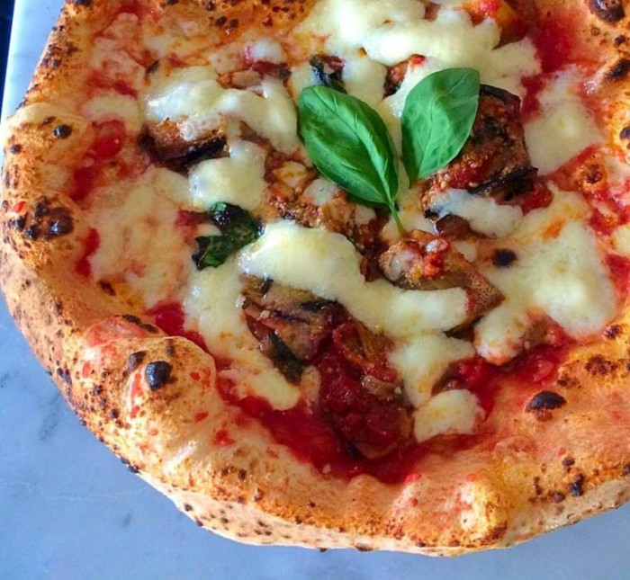 Ammaccàmm, la Margherita Verace con la Parmigiana