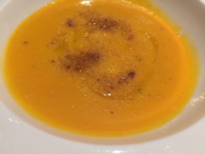 Arcangelo Dandini, minestra di carote con aglio rosso e pane alle acciughe