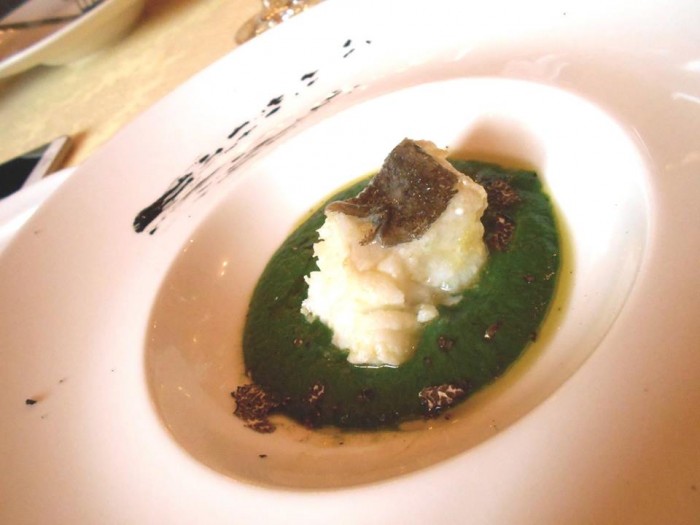 Il Megaron, salsa di ortiche, baccalà e tartufo