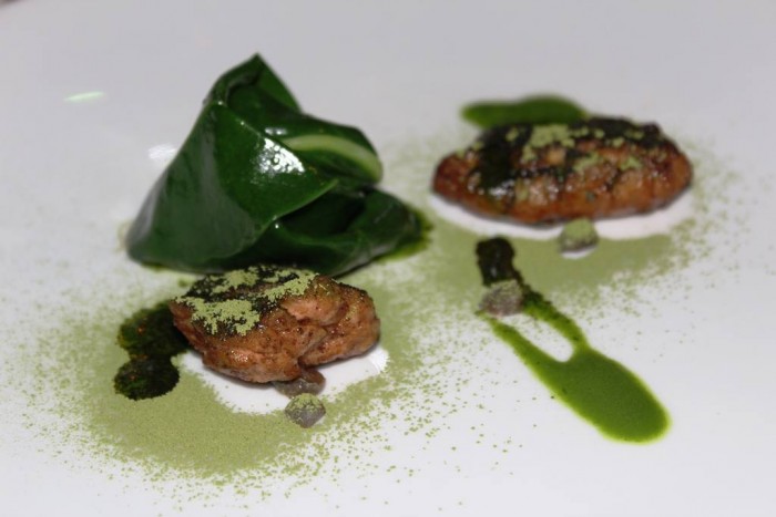 Le Giare, animelle di vitello all'erba cipollina, capperi e tè macha