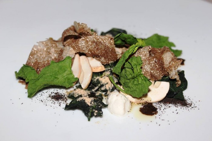 Le Giare, pera cotogna, thè affumicato, tartufo bianco e foglie appassite