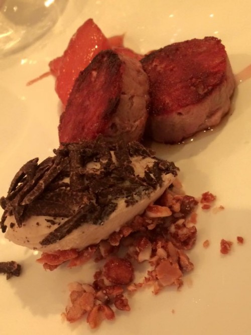 Re Maurì, terrina d'anatra e fegato grasso d'oca con rabarbaro caramellato e tartufo nero