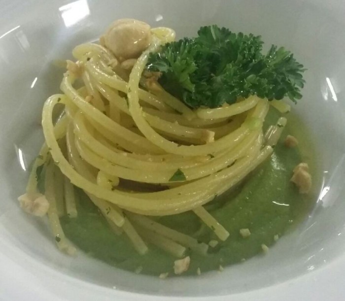 Spaghetti alla colatura d’alici, nocciole di Giffoni IGP e crema di broccolone Calabrese