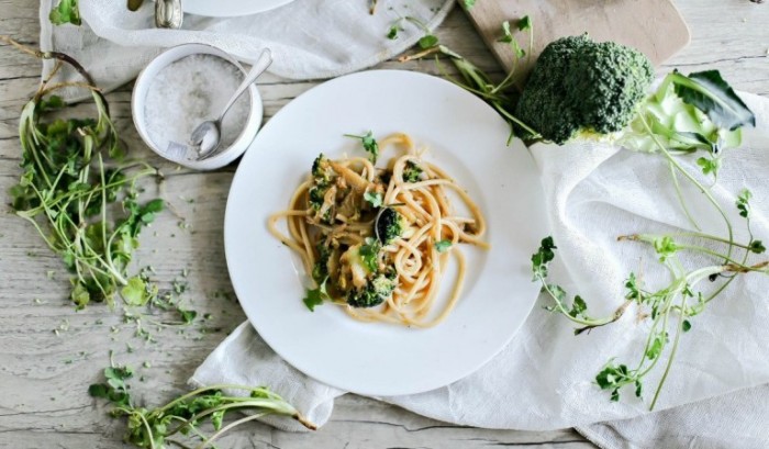 Spaghetti di Gragnano con broccoli, curry, mozzarella di bufala, fior di sale e coriandolo 