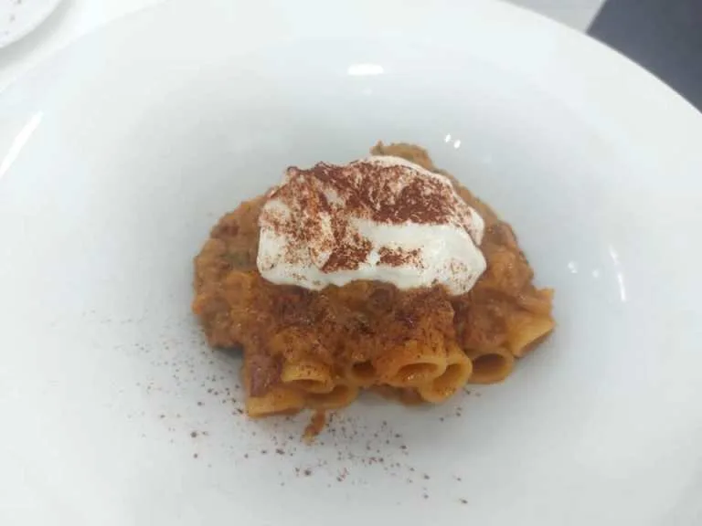 Acqua & Sale, La nostra Genovese di ventresca di tonno, spuma di pecorino romano e cacao amaro