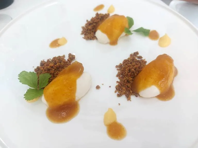 Acqua & Sale, quenelle di caprino ai fichi