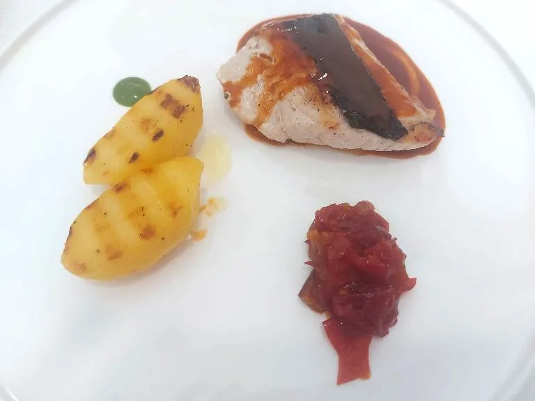 Acqua & Sale, ricciola, patate, chutney di papaccella napoletana e la sua juice