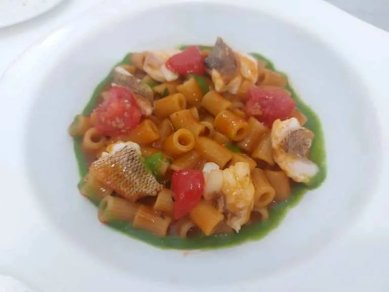 Acqua & Sale, tubetto del soldato in zuppa di pesce di scoglio