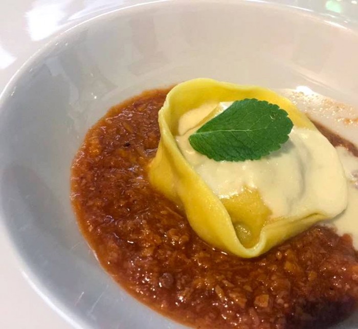 Antica Sicopoli. Tortello con patate cotte sotto la cenere  con ragù di totani