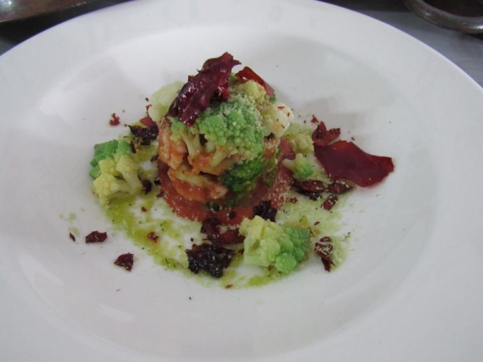 Broccoli di stagione con gelè di pomodoro, peperone crusco e briciole croccanti di pane casereccio