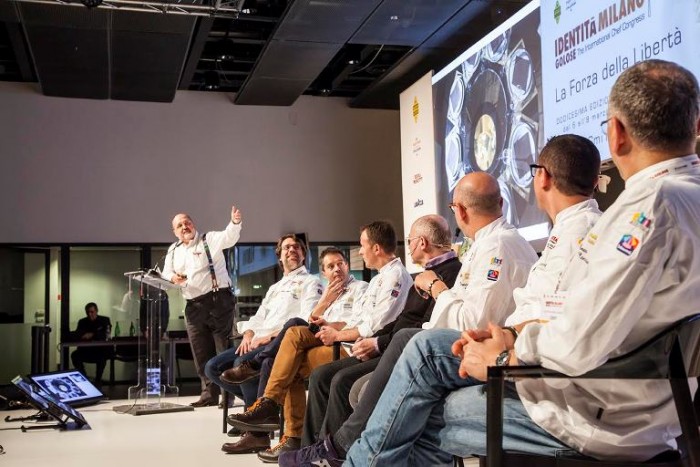 Identità Golose 2016, da destra Paolo Marchi, Renato Bosco, Massimo Giovannini, Simone Padoan,  Roberto Restelli,Franco Pepe, Gino Sorbillo, Enzo Coccia