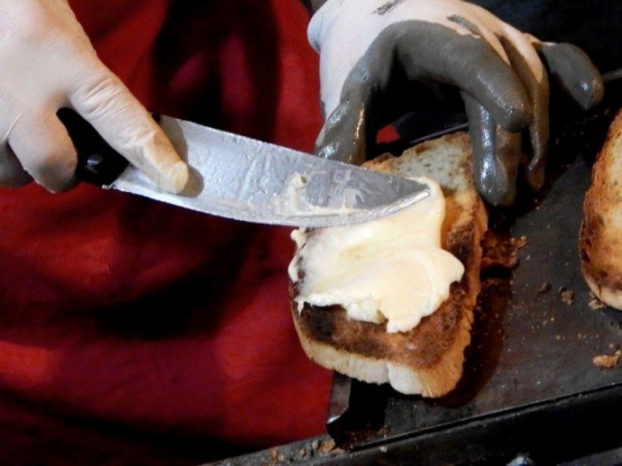 caciocavalli impiccati, la fase più delicata... le revêtement