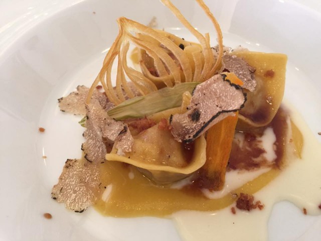 Don Alfonso, tortelli con crema di cipolle fonduta di pecorino e tartufo nero