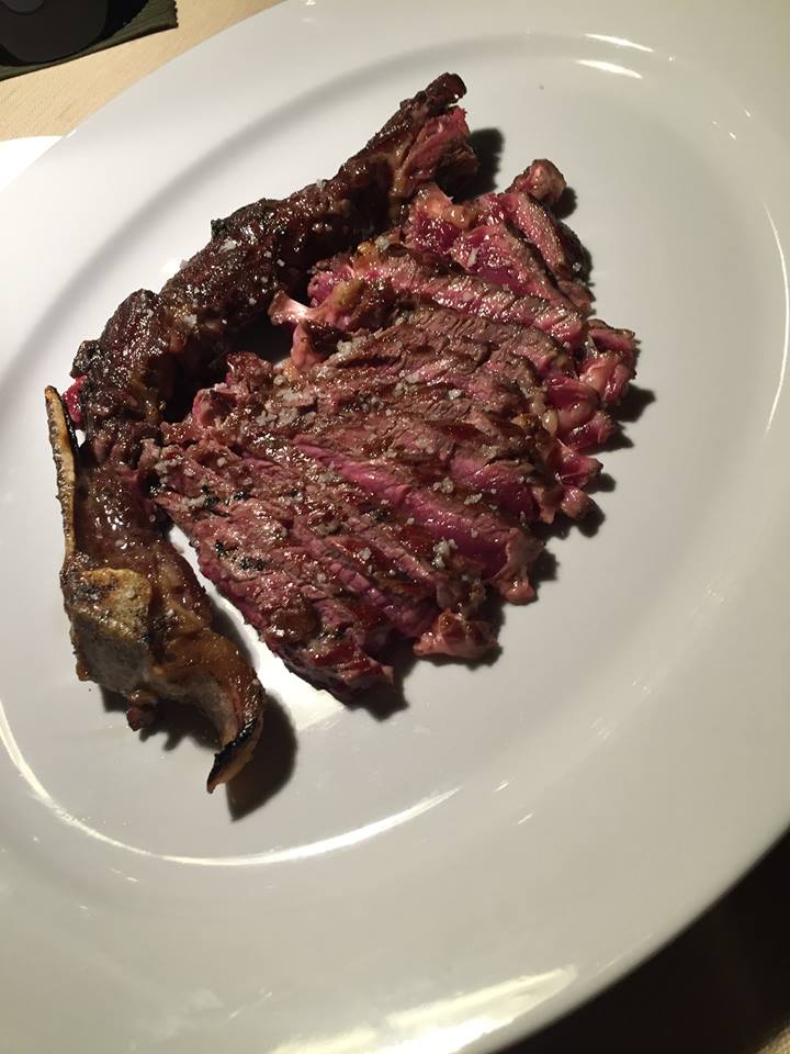 El coq La costata di cavva rubua callega