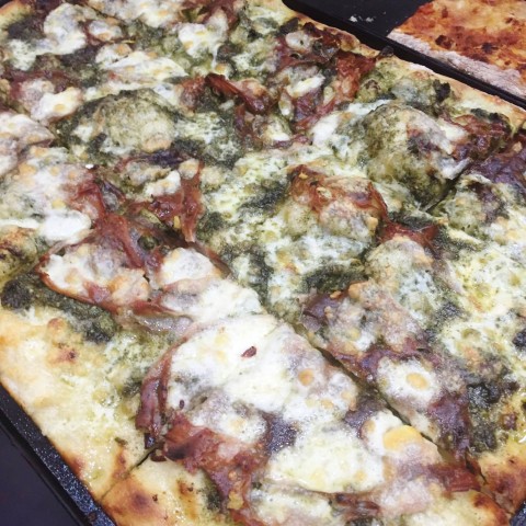 Madalé, Pizza con mortadella e pesto di ortiche