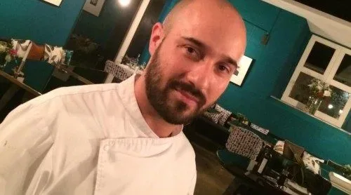 CAMPANIA ( 62 stelle Michelin, 351 stella Michelin ) Località Prov. Stelle Locale Vallesaccarda AV 1 stella Michelin Oasis-Sapori Antichi Sorbo Serpico AV 1 stella Michelin Marennà Telese BN 1 stella Michelin Krèsios Telese BN 1 stella Michelin N Locanda del Borgo Caserta CE 1 stella Michelin Le Colonne Vairano Patenora CE 1 stella Michelin Vairo del Volturno Brusciano NA Taverna Estia Capri (Isola di) / Anacapri NA 2 stelle Michelin L’Olivo Capri (Isola di) / Anacapri NA 1 stella Michelin Il Riccio Castellammare di Stabia NA 1 stella Michelin Piazzetta Milù Ischia/Casamicciola NA 1 stella Michelin Il Mosaico Ischia NA 1 stella Michelin1 stella Michelin Danì Maison Ischia (Isola d’) / Lacco Ameno NA 1 stella Michelin Indaco Massa Lubrense / Nerano NA 2 stelle Michelin Quattro Passi Massa Lubrense / Nerano NA 1 stella Michelin Taverna del Capitano Massa Lubrense / Termini NA Relais Blu Napoli NA 1 stella Michelin Il Comandante Napoli NA 1 stella Michelin Palazzo Petrucci Napoli NA 1 stella Michelin Veritas Quarto NA 1 stella Michelin Sud Sant’agata Sui Due Golfi NA 2 stelle Michelin Don Alfonso 1890 Sant’Agnello NA 1 stella Michelin Don Geppi Sorrento NA 1 stella Michelin Il Buco Sorrento NA 1 stella Michelin Terrazza Bosquet Pompei NA 1 stella Michelin President Vico Equense NA 1 stella Michelin Antica Osteria Nonna Rosa Vico Equense NA 1 stella Michelin Maxi Vico Equense / Marina Equa NA 2 stelle Michelin Torre del Saracino Capri NA 1 stella Michelin Mammà Amalfi SA 1 stella Michelin La Caravella Conca dei Marini SA 1 stella Michelin N Il Refettorio Eboli SA 1 stella Michelin Il Papavero Maiori SA 1 stella Michelin Il Faro di Capo d’Orso Mercato San Severino SA 1 stella Michelin Casa