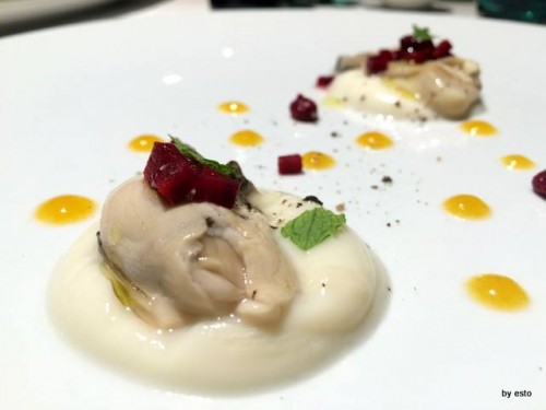 Antica Osteria Marconi a Potenza. Ostriche di Bretagna con vellutata di cavolfiore e barbabietole