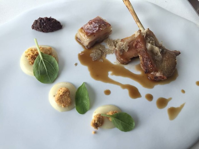 Gennaro Esposito, agnello Laticauda, crema di patata affumicata e biscotto all'aglio e tartufo