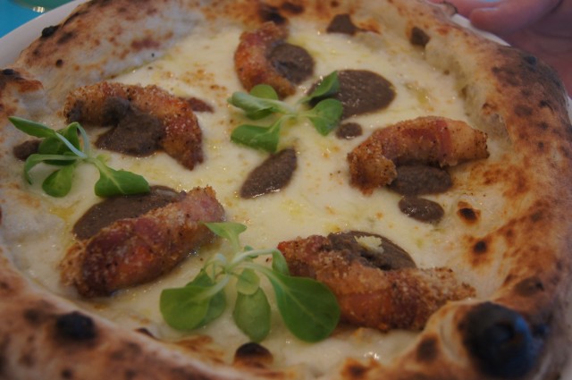 Morsi e Rimorsi pizzeria. Pizza Cocò