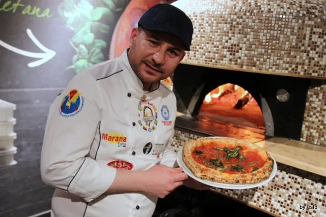 Pizza Cucina Caffe Ivan Di Leva Pizza Marinara con capperi e acciughe