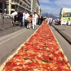 Pizza Guinnes Napoli la pizza piu lunga del mondo