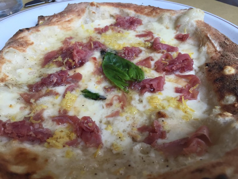 Pizzeria Di napoli, pizza prosciutto crudo e limone