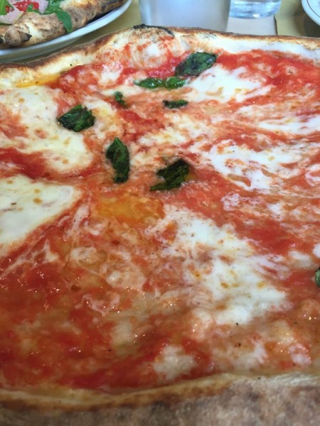 Pizzeria di Napoli, la margherita